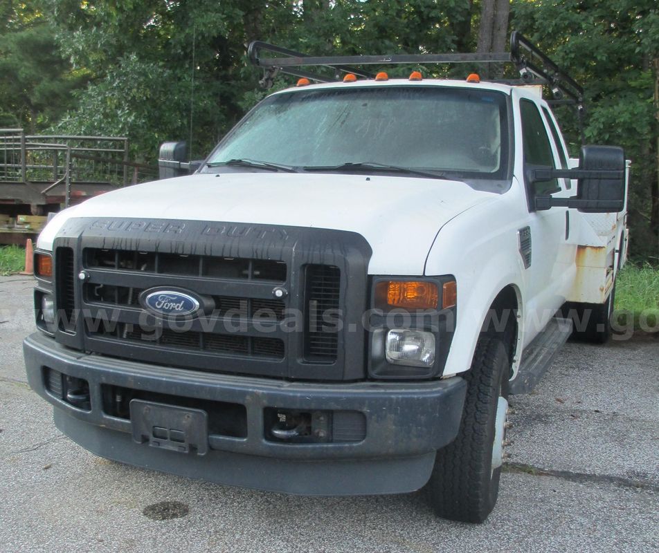 2008 Ford F-350 SD XL SuperCab Long Bed DRW 4WD
