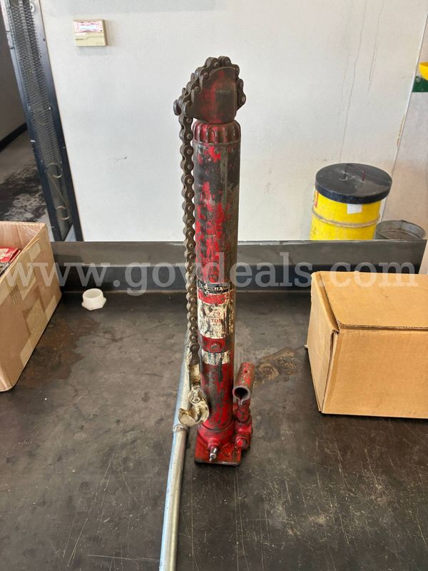 1-1/2 Ton high lift hydraulic jack with chain and hook