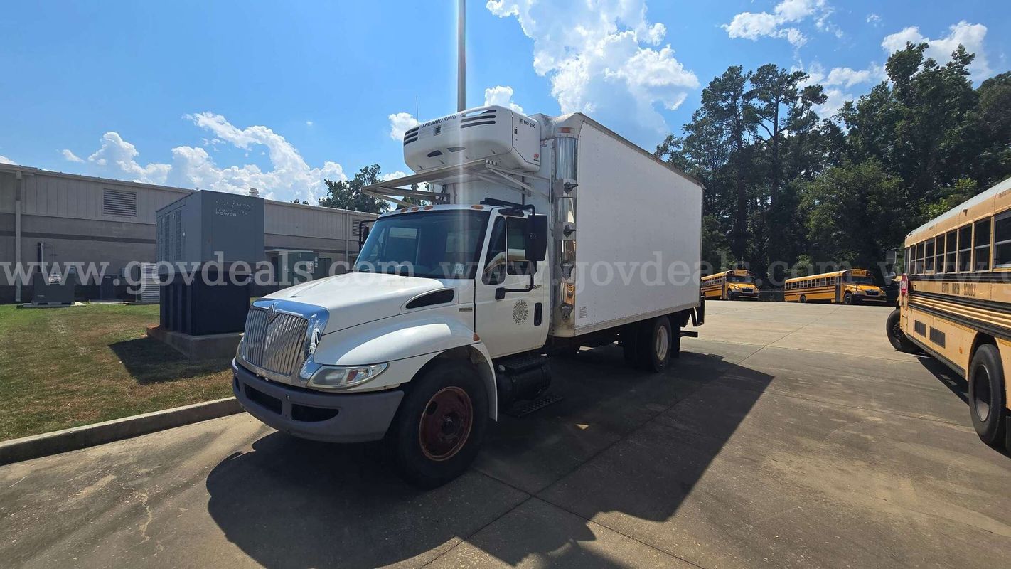 2009 International 4300 Refrigerated Box Truck – 6.4L Diesel