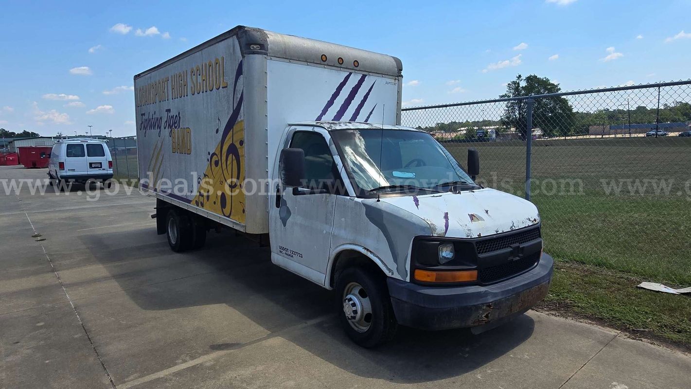 2007 Chevrolet Express Cutaway Box Truck – 6.0L V8