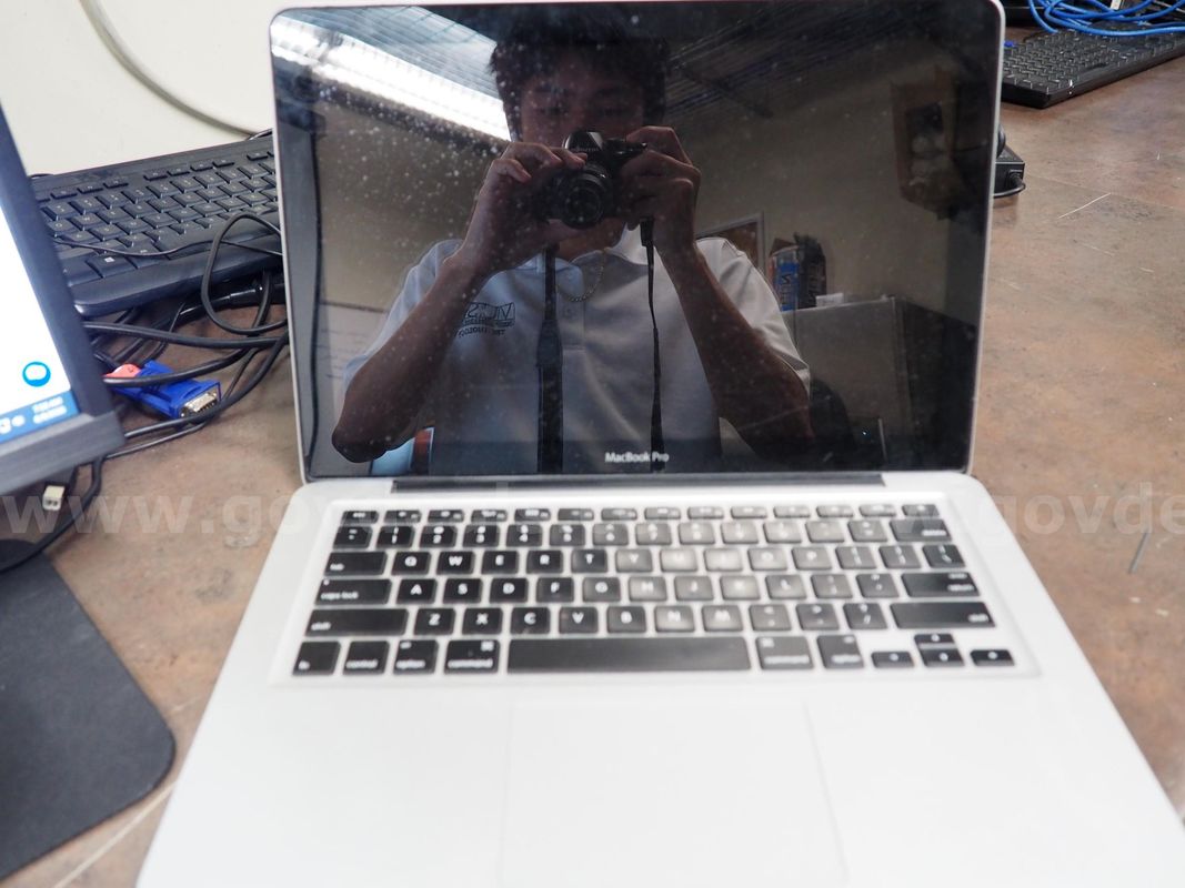 Apple Macbook Pro FOR PARTS Model A1278, Powers on then shuts off