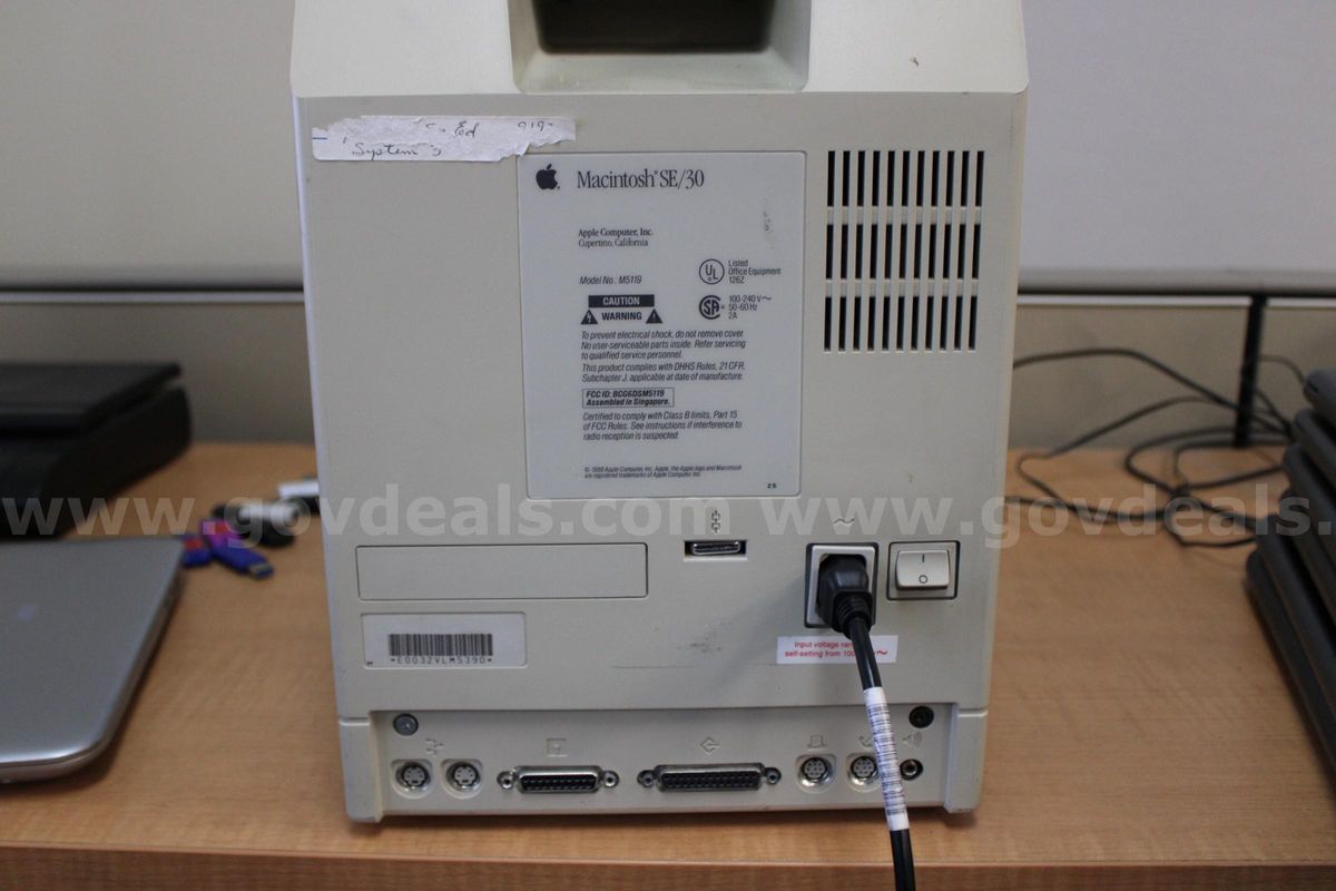 Vintage Macintosh SE/30 Apple computer, powers on, no display, fan is operational