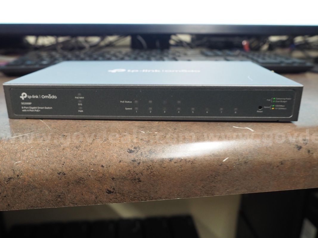 TP-Link Omada SG2008P's Comes with AC Adapter