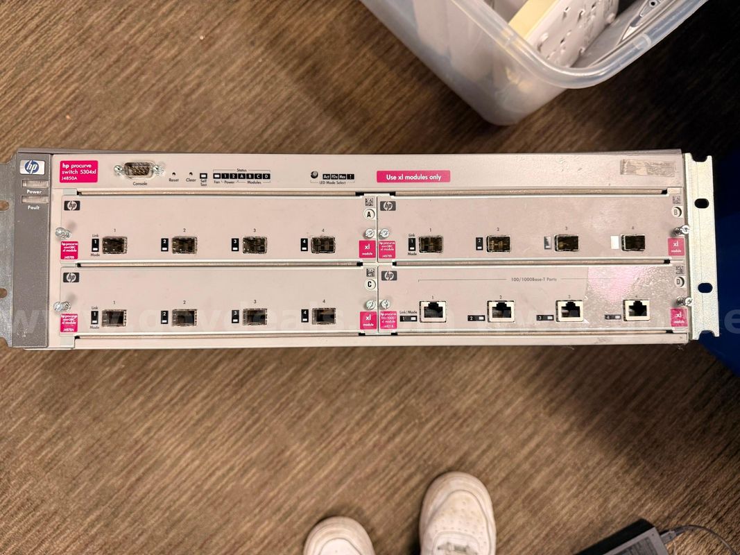Working HP PROCURVE SWITCH CHASSIS 5304XL with 4 modules, powers on