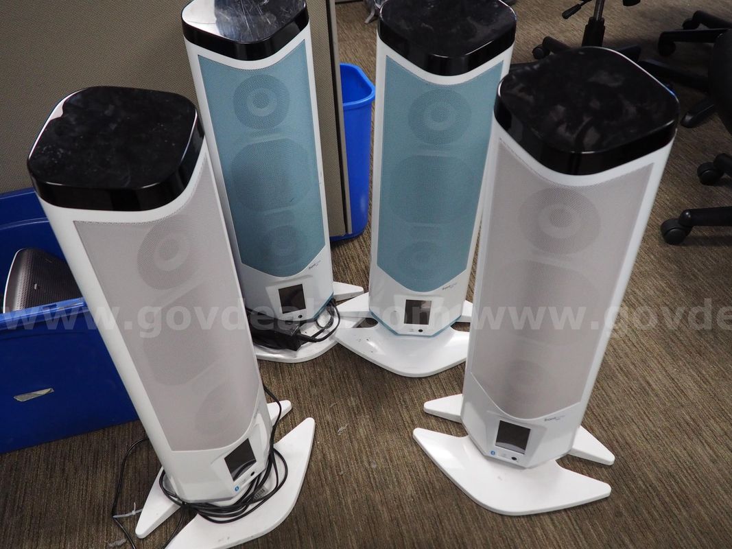 Lot of 4 FrontRow speakers 2 ITR-02 and 2 ITR-01