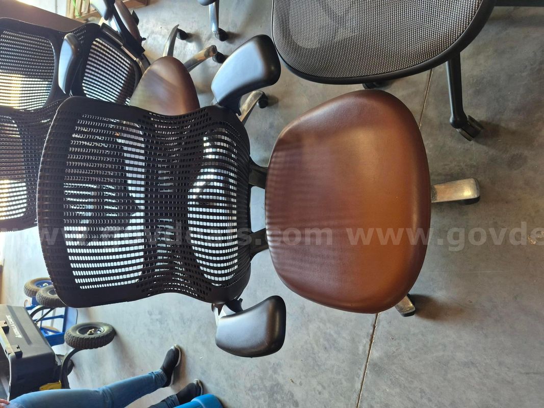 lot of 18 office chairs