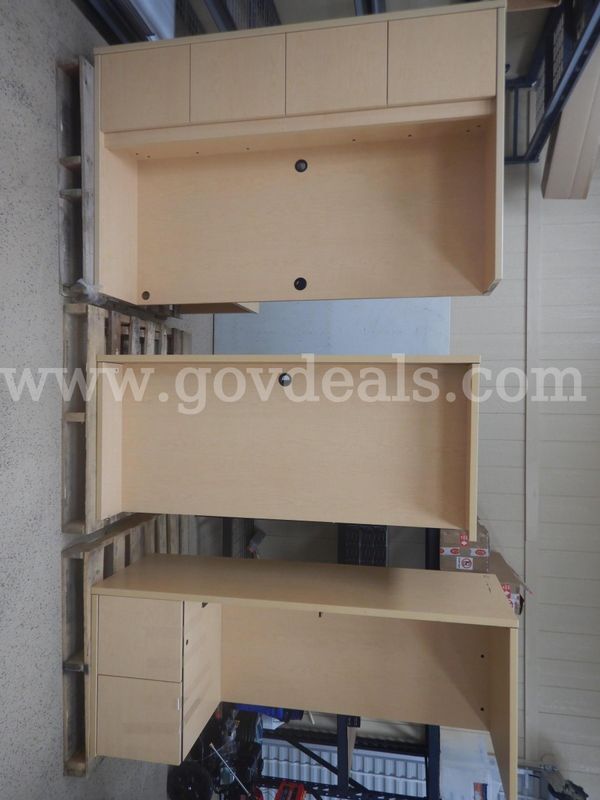 RELISTED *** OFFICE FURNITURE *** DESK/HUTCH/SIDE DESK** LIKE NEW