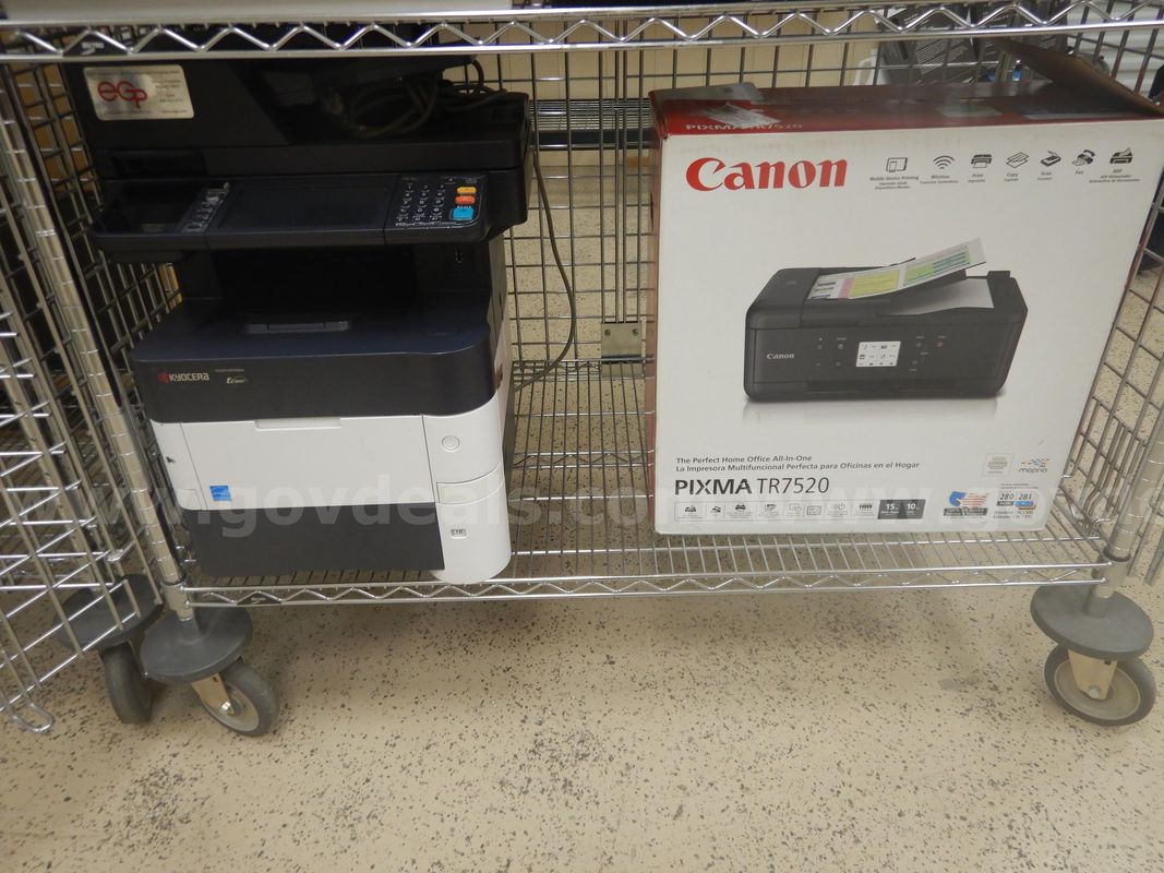 LOT OF COMPUTER ITEMS