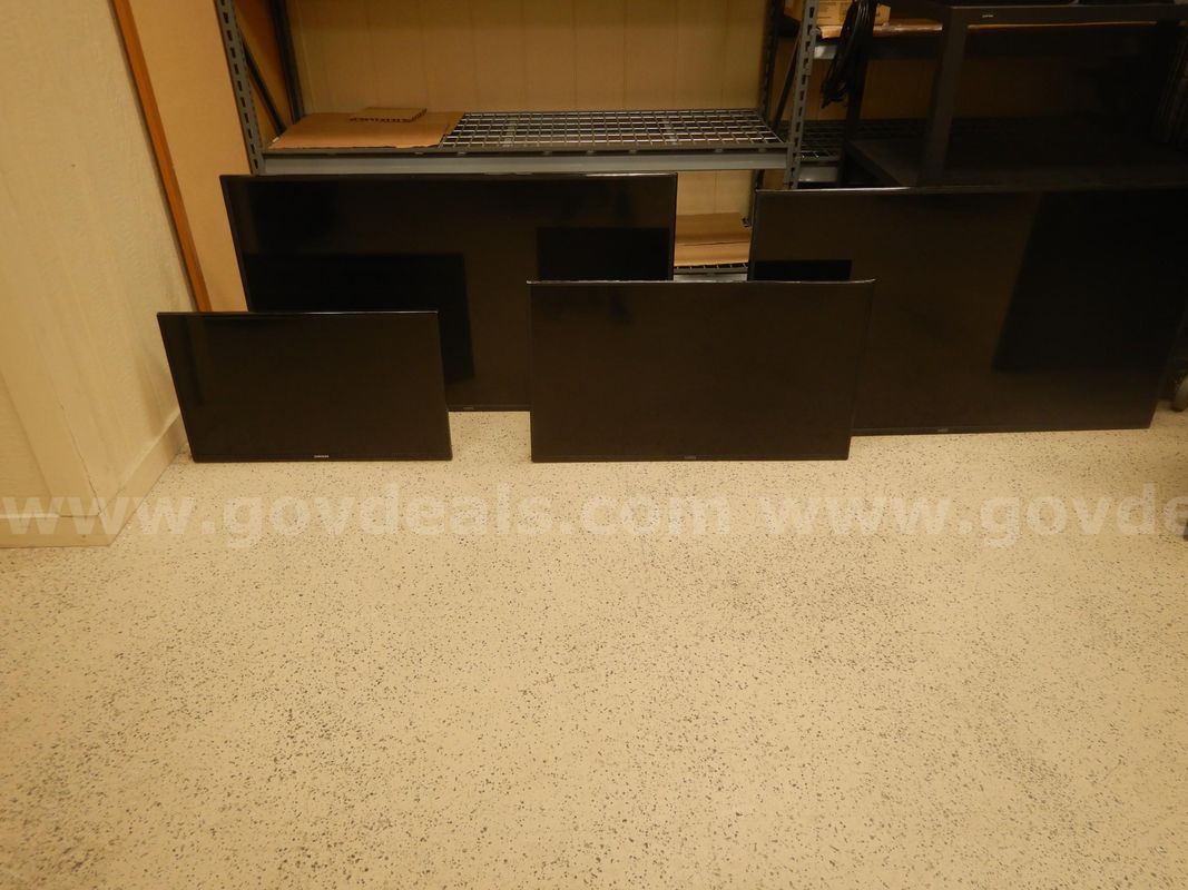 **** LOT OF 5 VARIOUS SIZE AND BRAND TV's ***