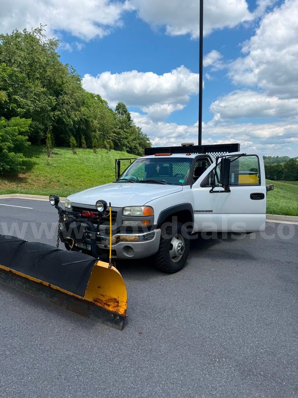 2003 GMC 3500 4wd flatbed ton truck