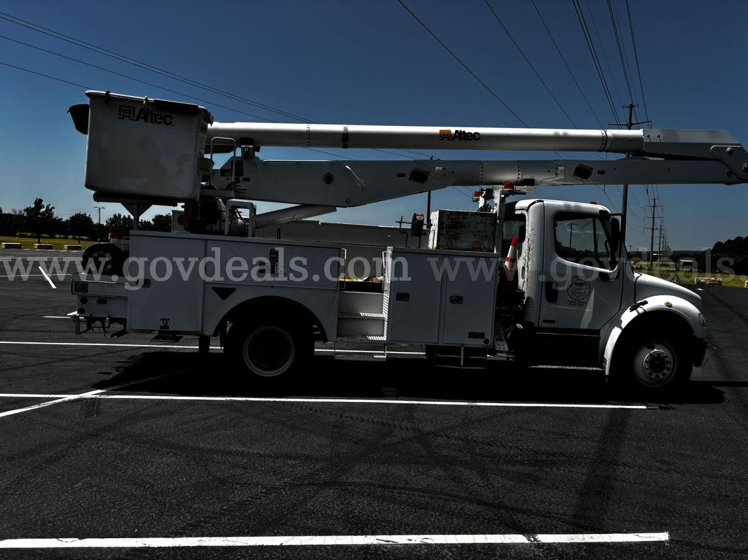 2012 Freightliner M2 106