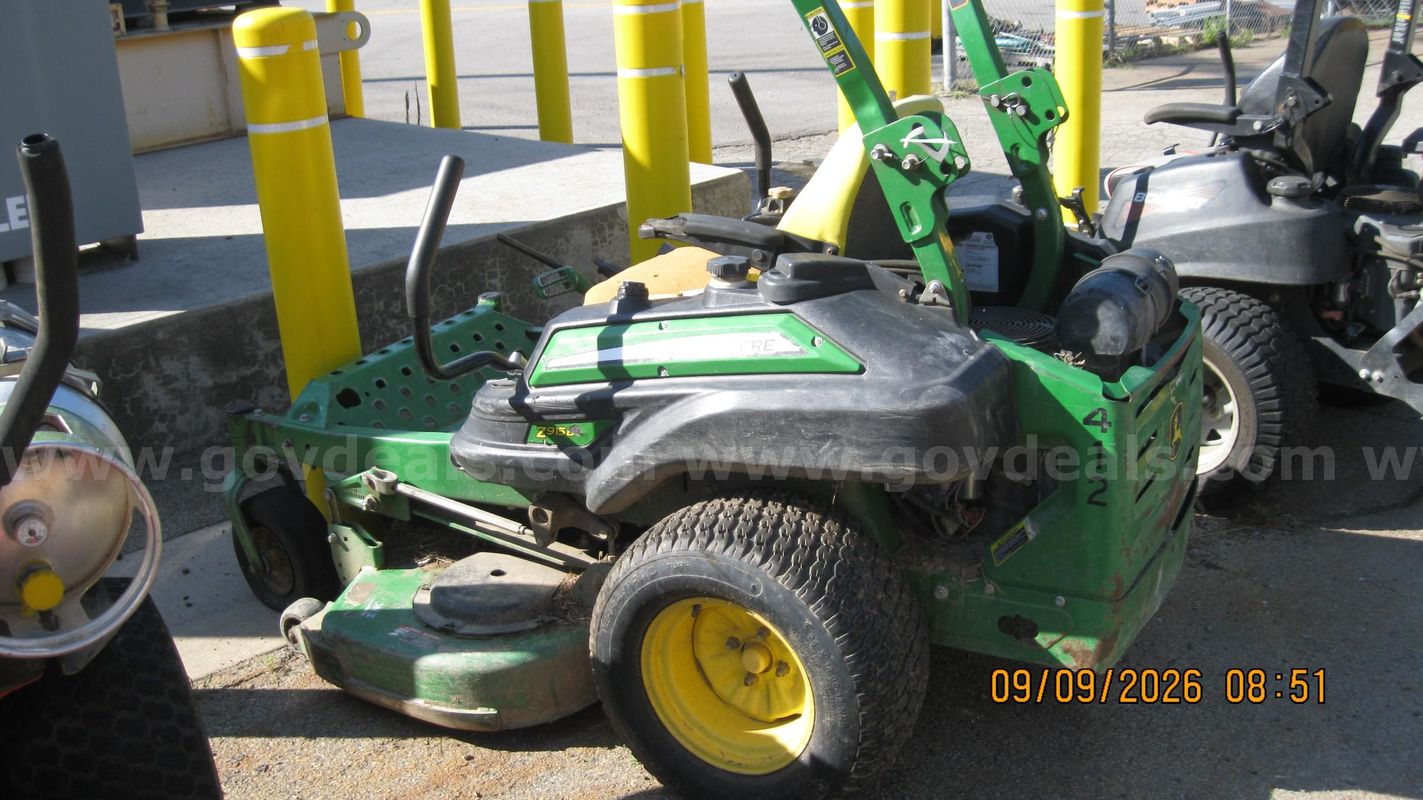 John Deere Z915B Zero Turn Riding Mower, 2014 Model