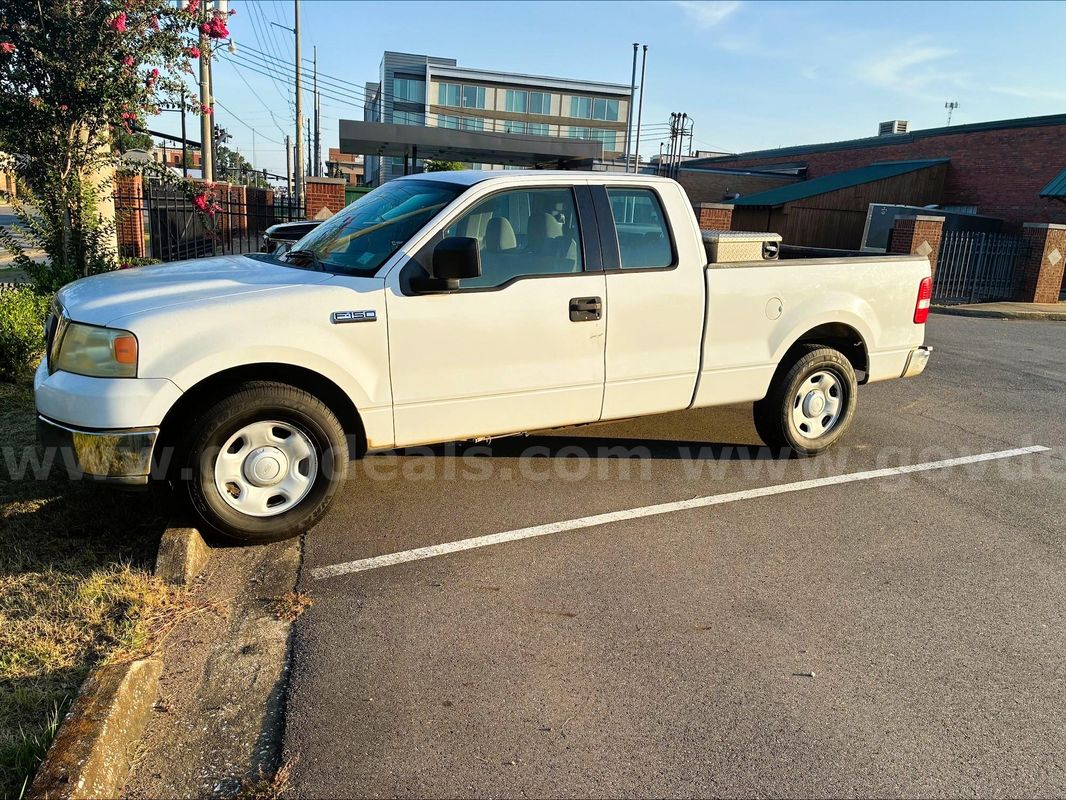 2004 Ford F-150 XL SuperCab 2WD
