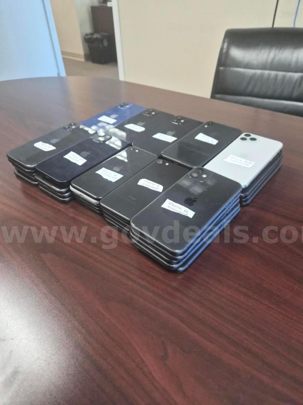 Lot of 50 Various Unlocked iPhones
