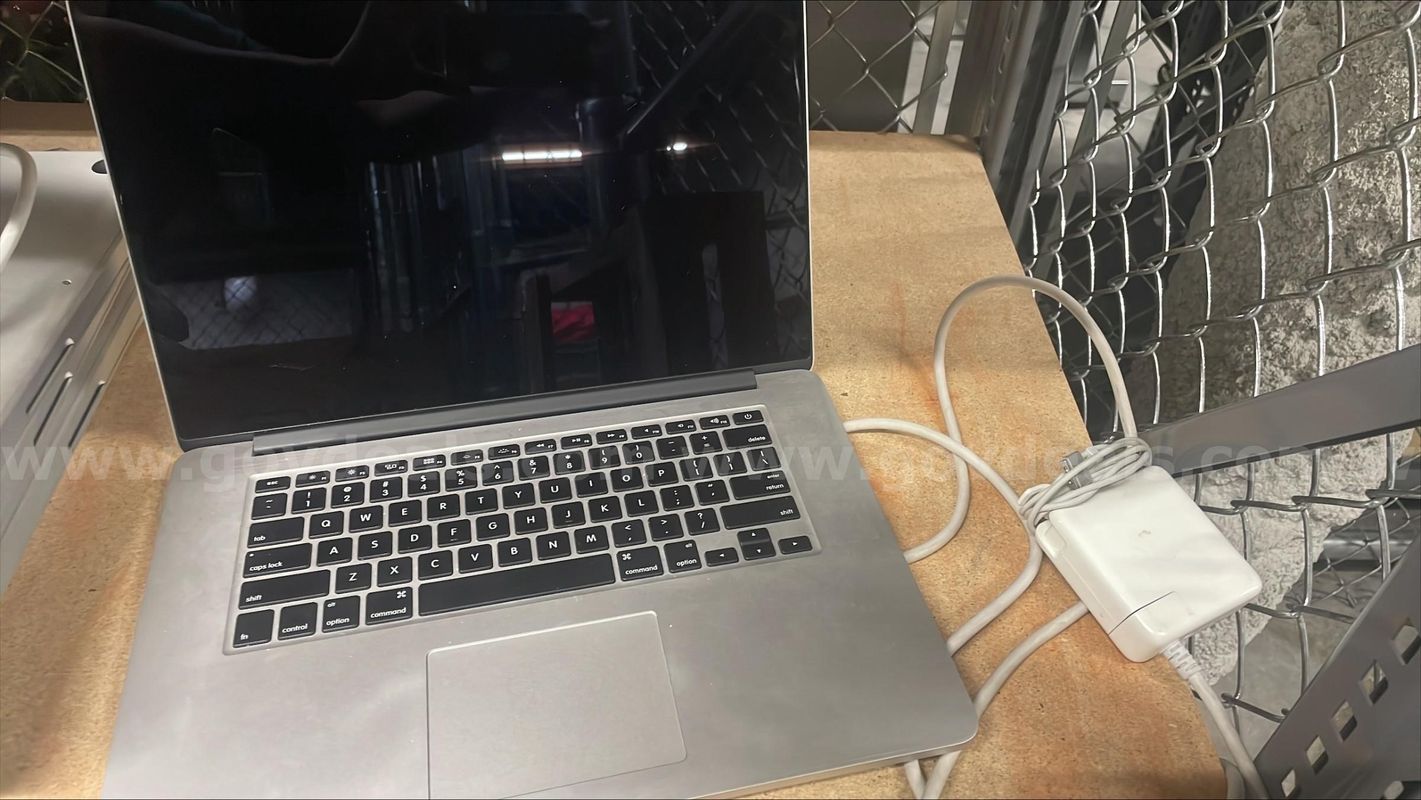 Lot of (1) Apple A1398 Laptop