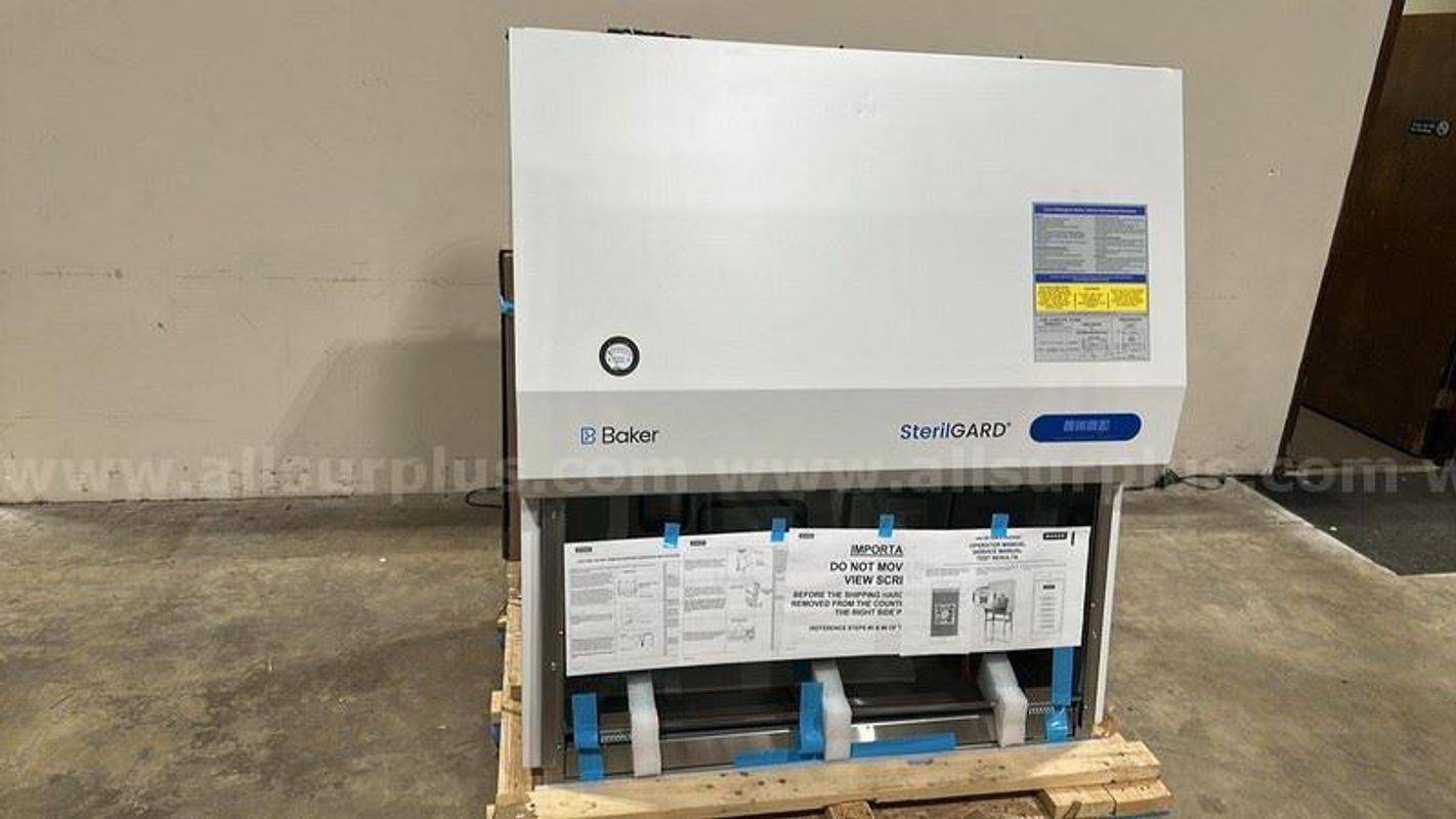 Baker CY401 SterilGARD Bio Safety Cabinet with table