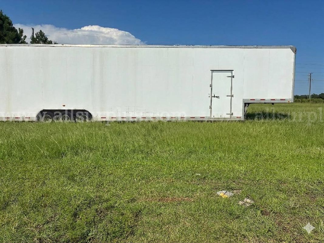 40 FT ENCLOSED TRAILER (LIC 2603529)