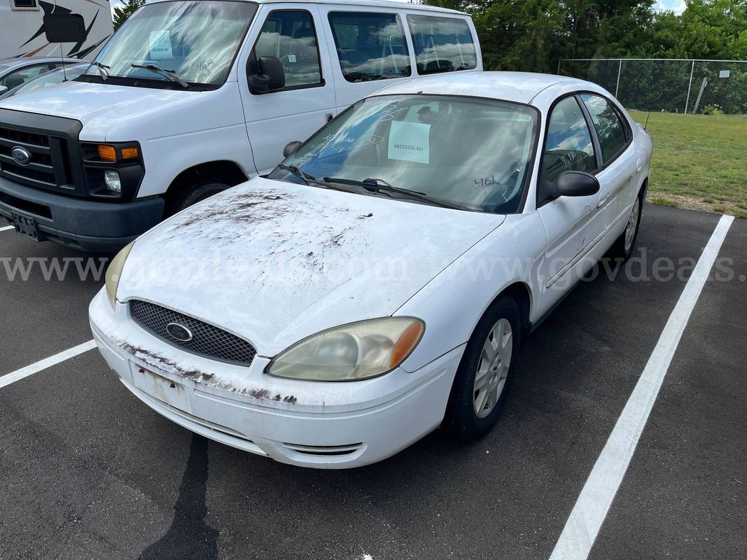 2005 Ford Taurus SE 4-door Sedan