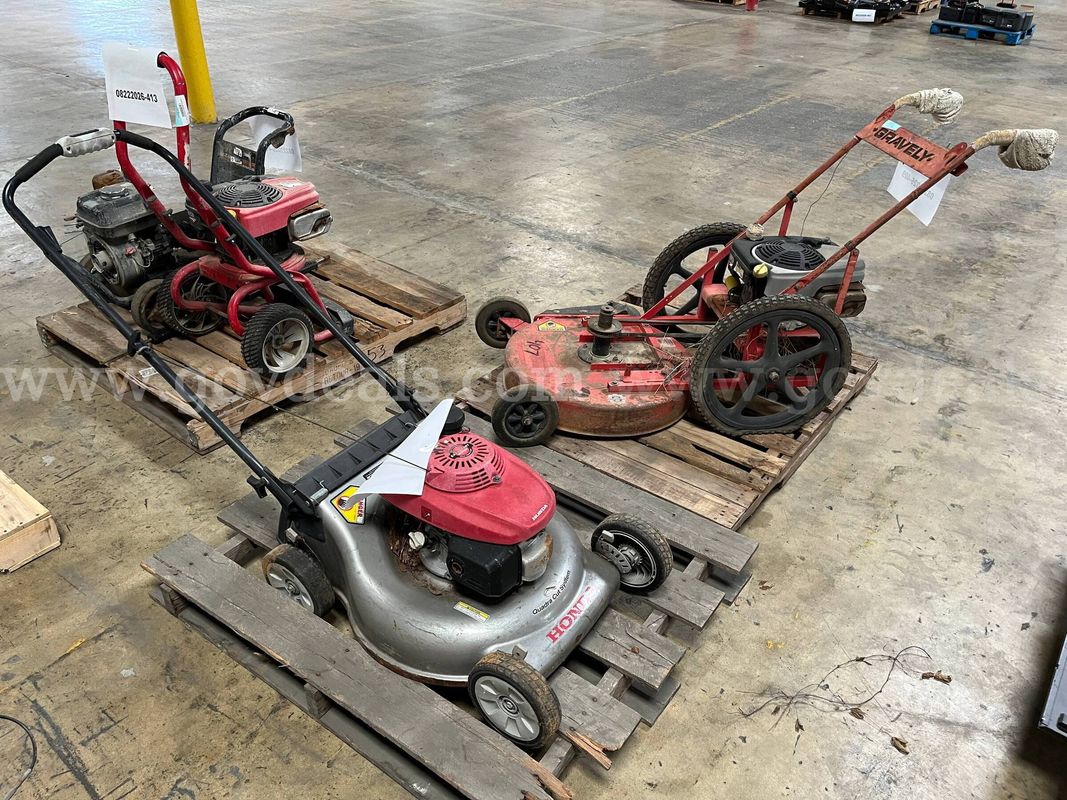 Lot of two Walk behind Mowers