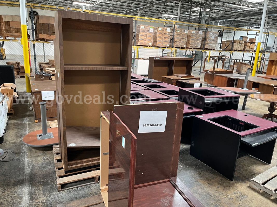 Lot of bookcases and desk