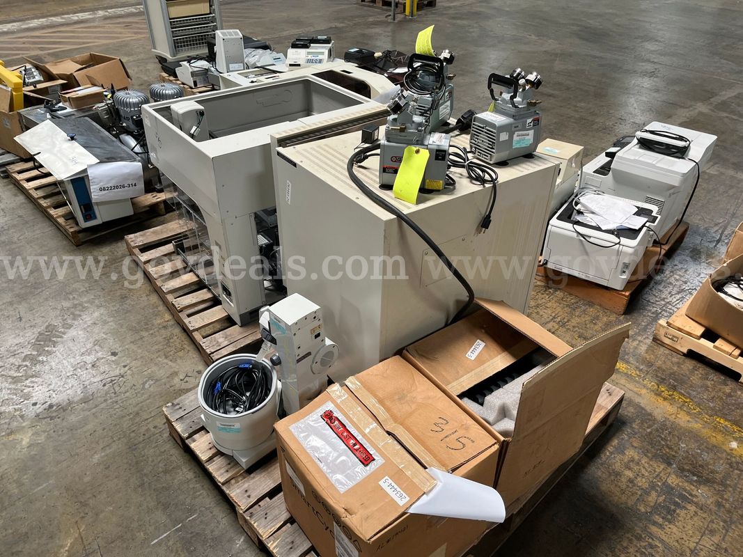 Lot of lab equipment