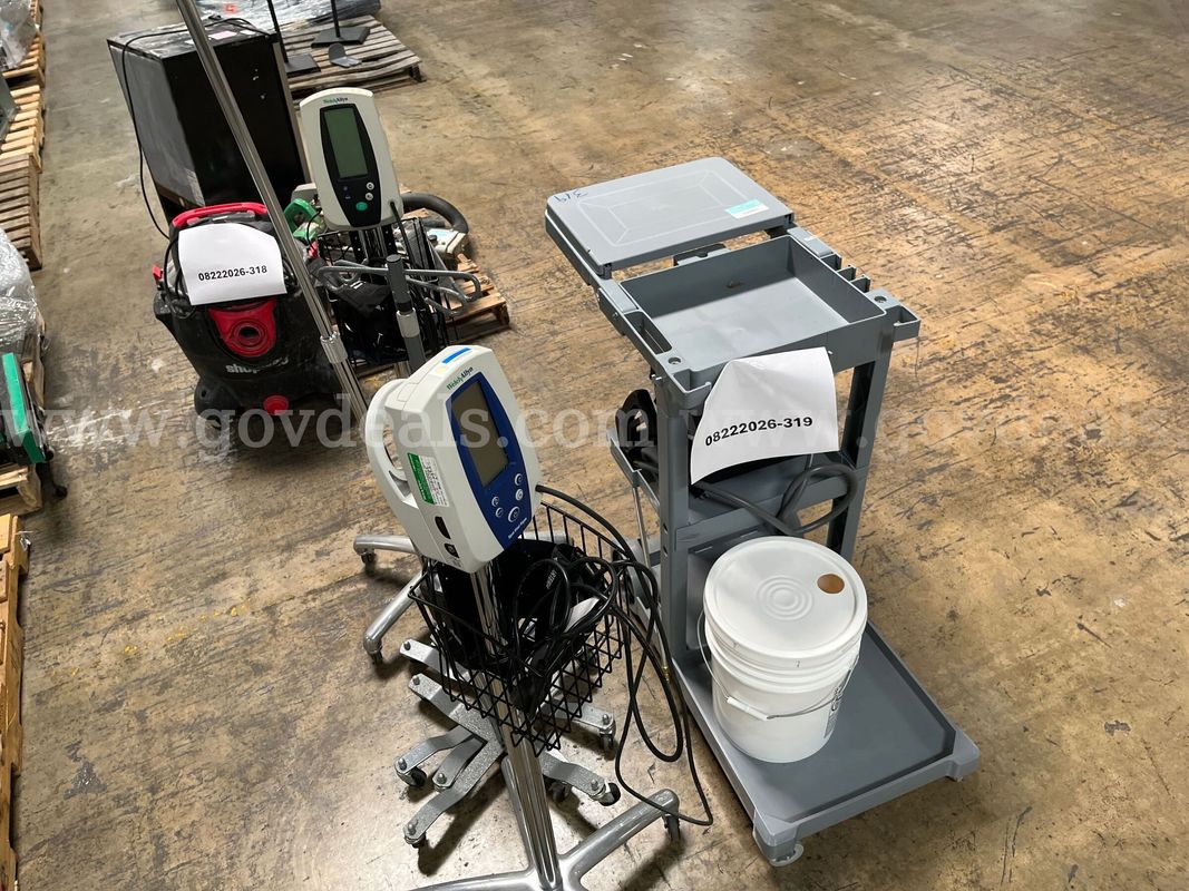 Lot of cart and portable vital sign readers