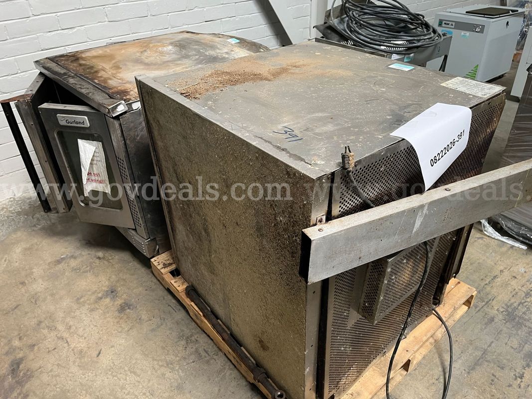 Lot of commercial ovens