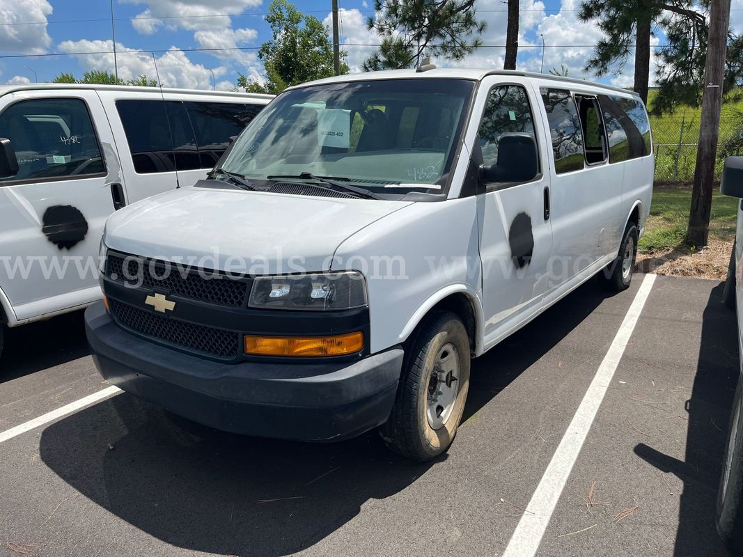 2018 Chevrolet Express 15 Passenger Van