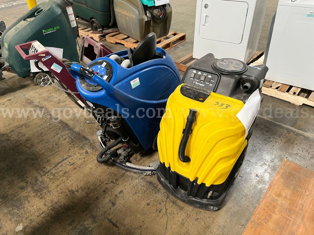 Lot of various floor scrubbers