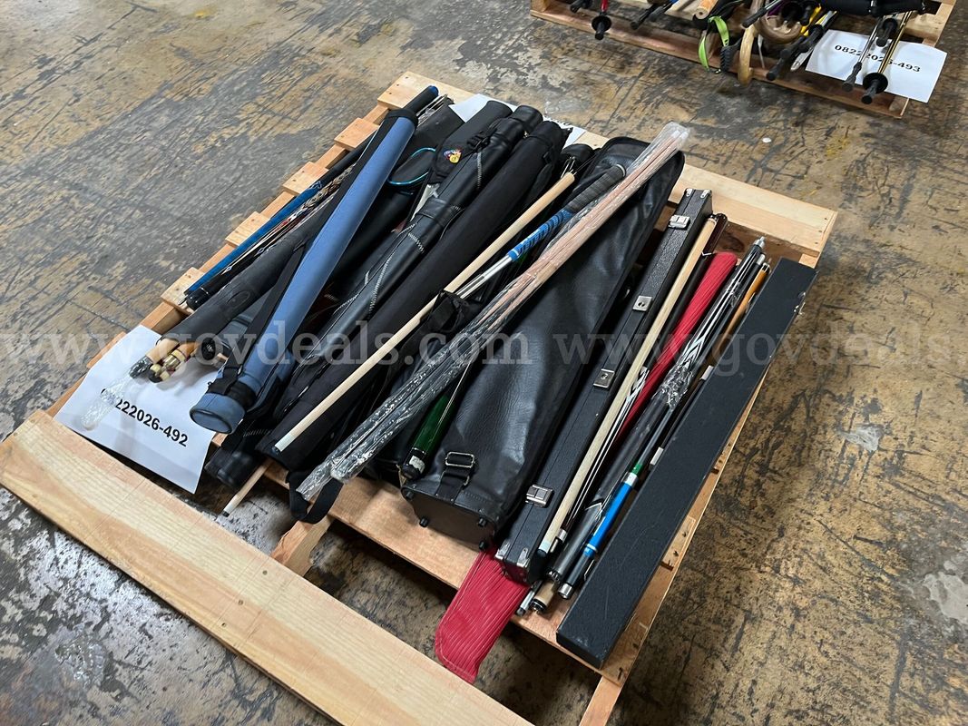 Lot of Billard cues and bags