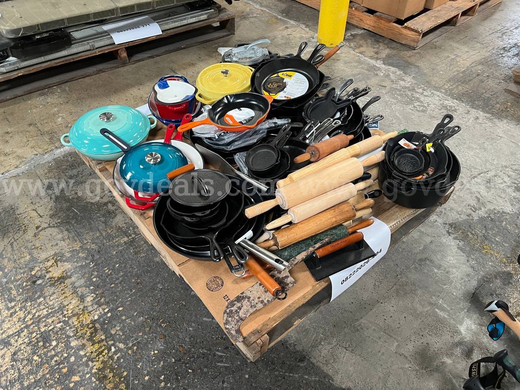 Lot of Cast iron skillets and Le Creuset dish