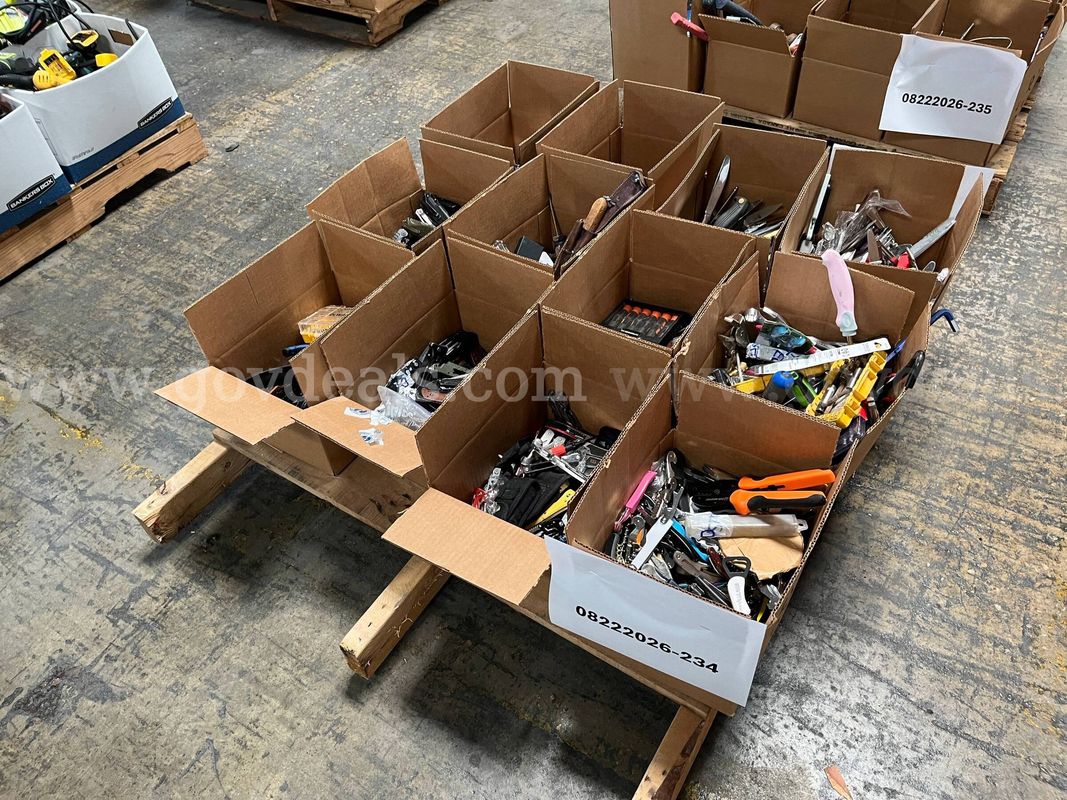 Lot of Pocket Knives, Hand Tools and Corkscrews