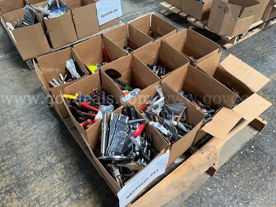 Lot of Hand Tools, Multi-Tools and Pocket Knives