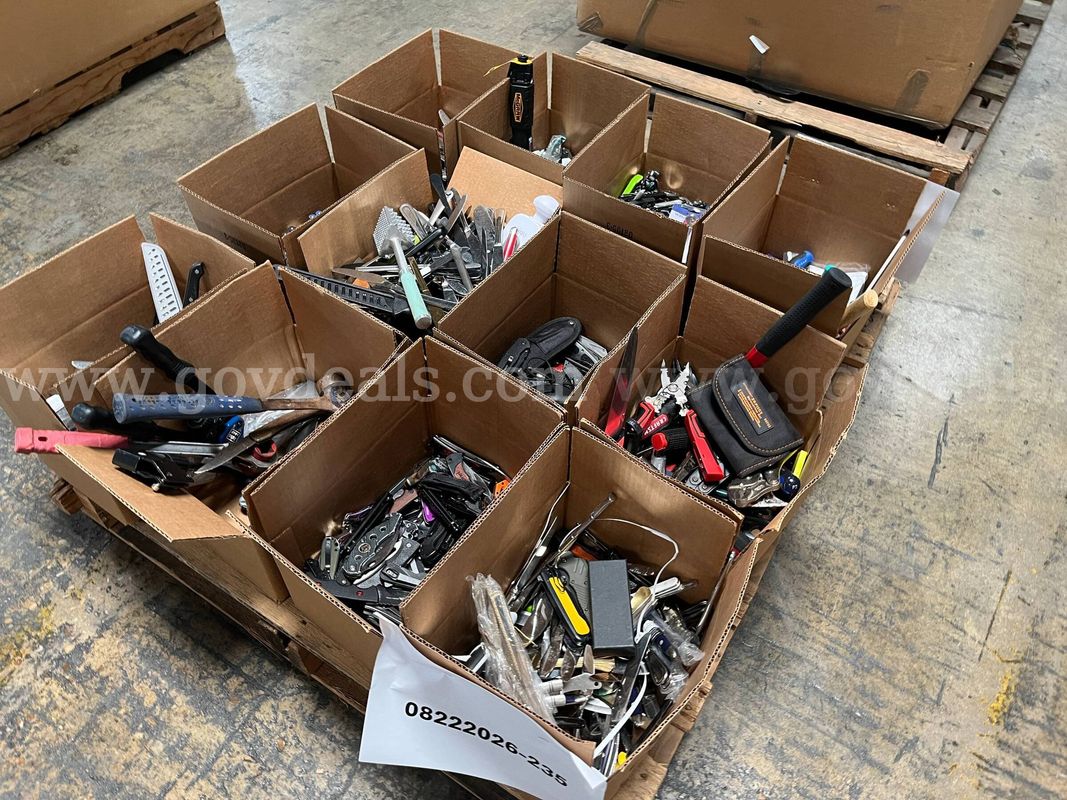 Lot of Multi-Tools, Kitchen Utensils and Pocket Knives