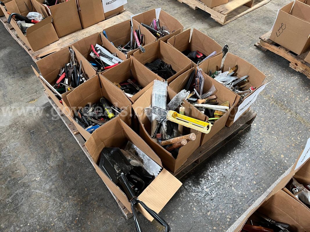 Lot of Hand Tools, Multi-Tools and Pocket Knives