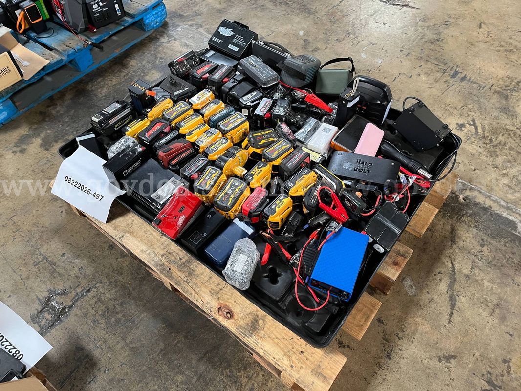 Lot of Power tool batteries, battery packs and misc. batteries