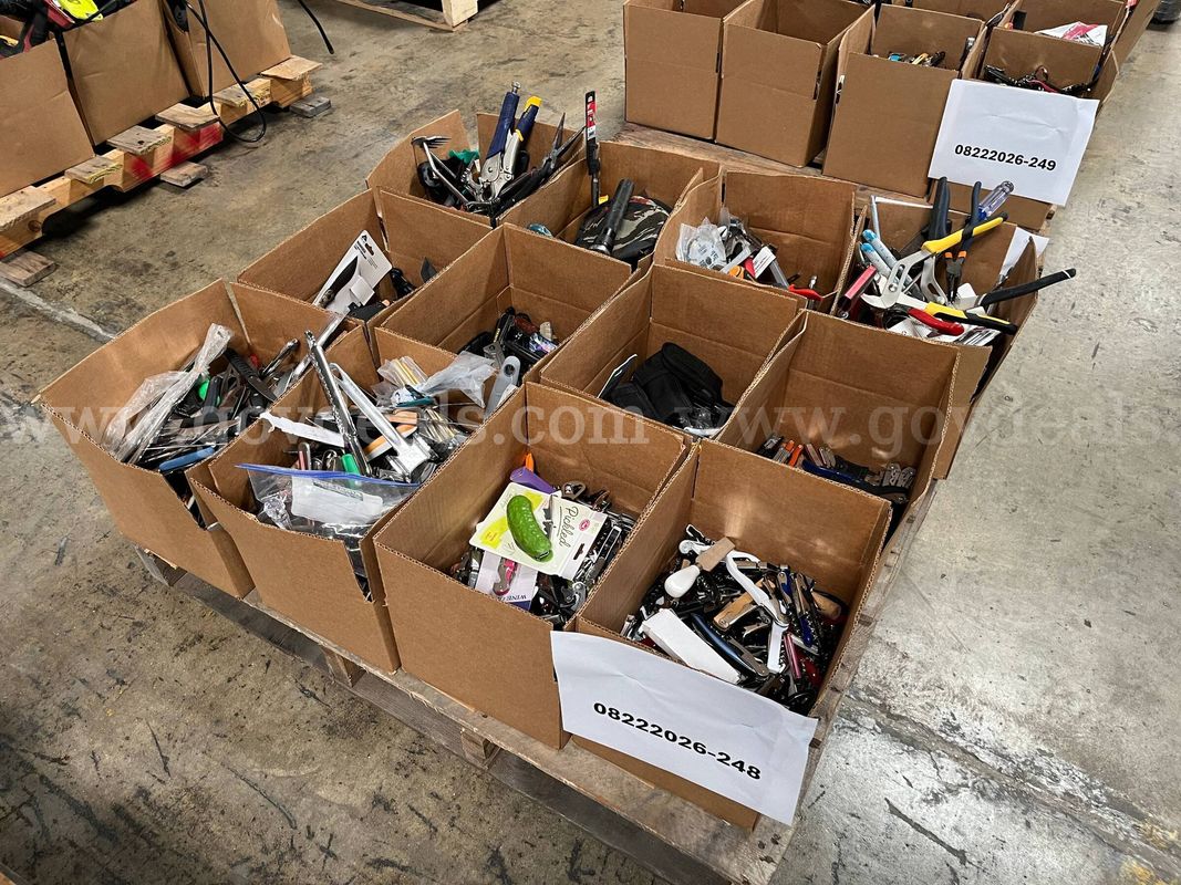 Lot of Multi-Tools, Pocket Knives and Hand Tools
