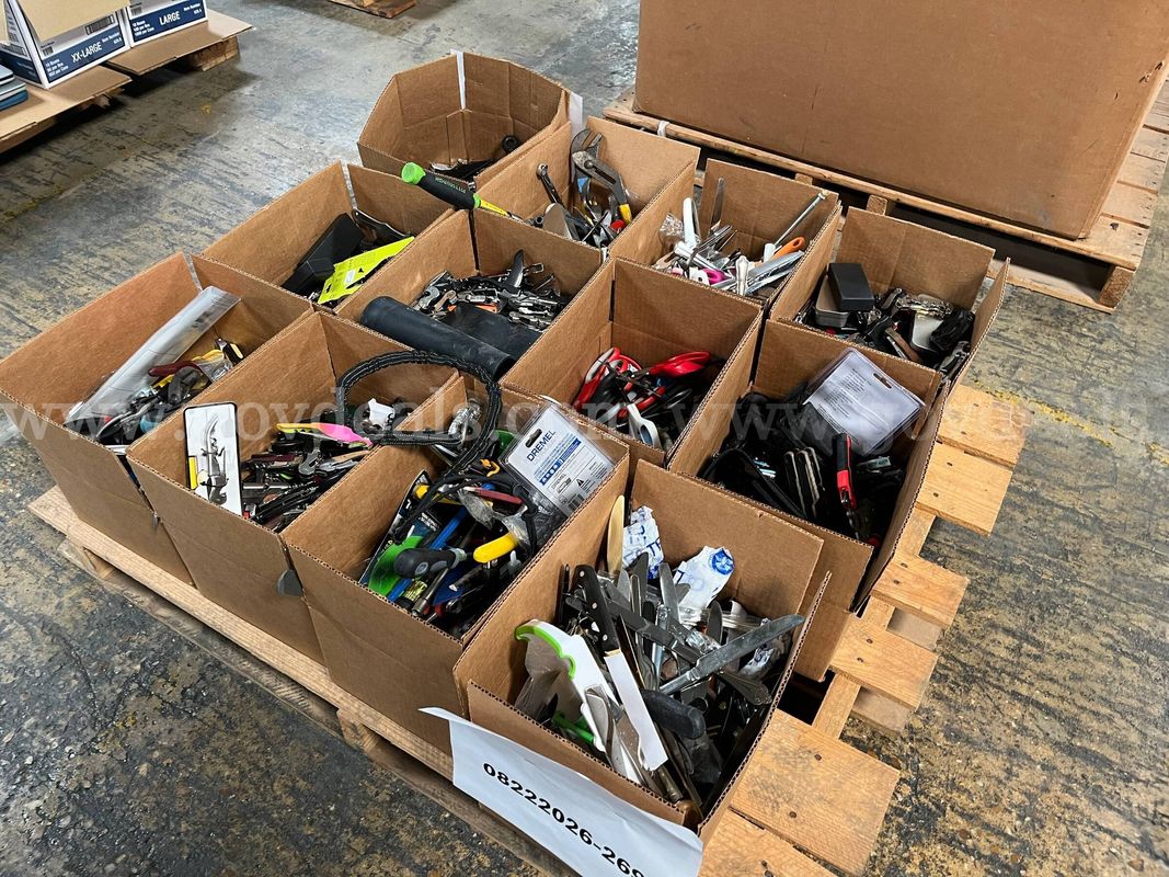 Lot of Multi-Tools, Kitchen Utensils and Scissors