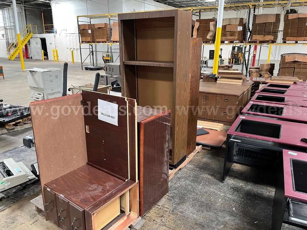 Lot of bookcases and desk
