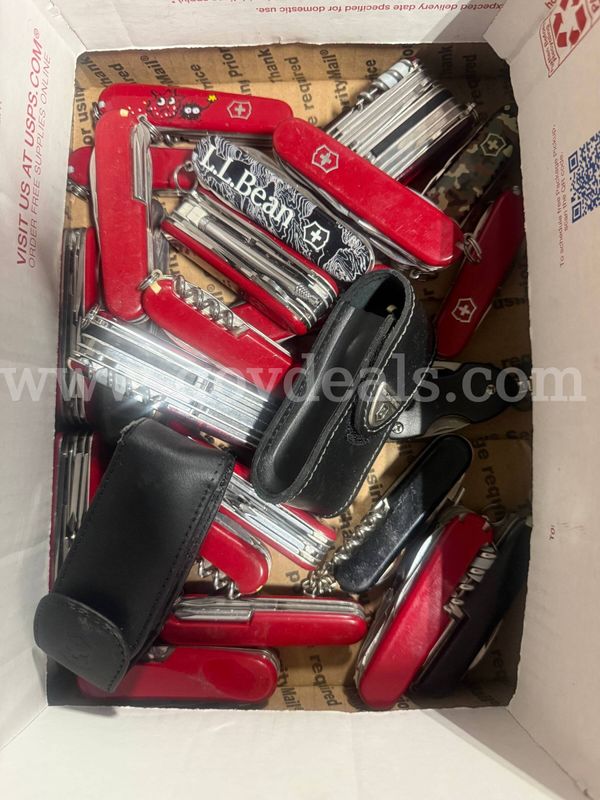Lot of 25 Swiss Army Knives