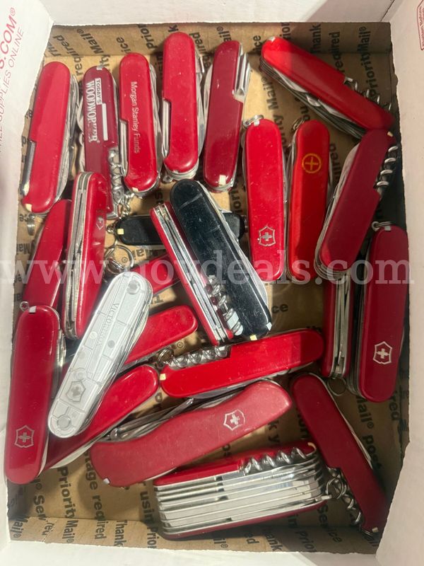 Lot of 25 Swiss Army Knives (1 of 5)