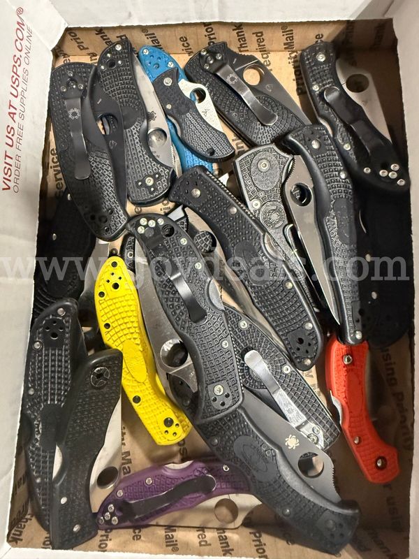Lot of 20 Spyderco Knives