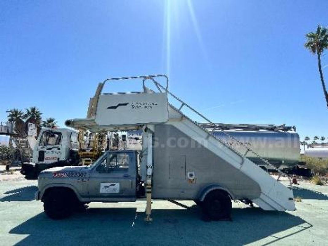 1986 Ford F150 Hydraulic Passenger Stair Truck