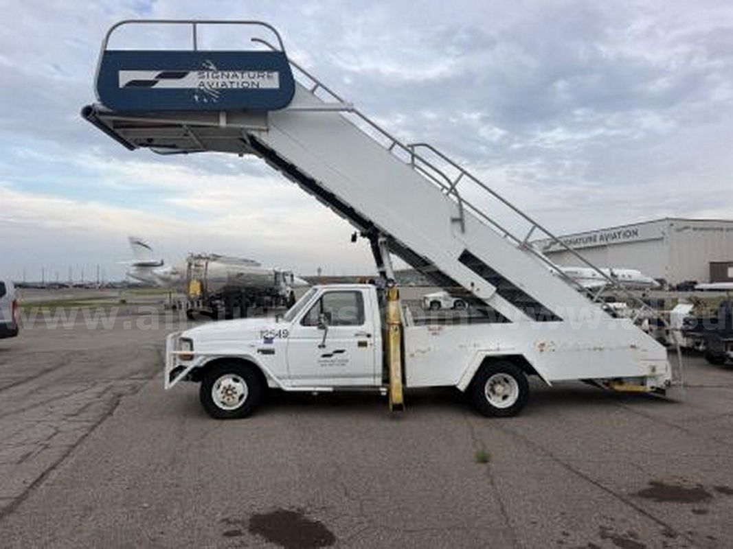 1996 NMC Wollard Stair Truck