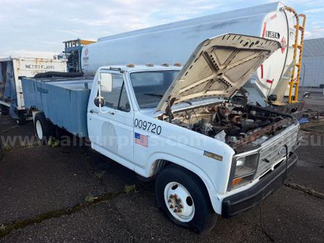 1985 Ford Lavatory Service Truck