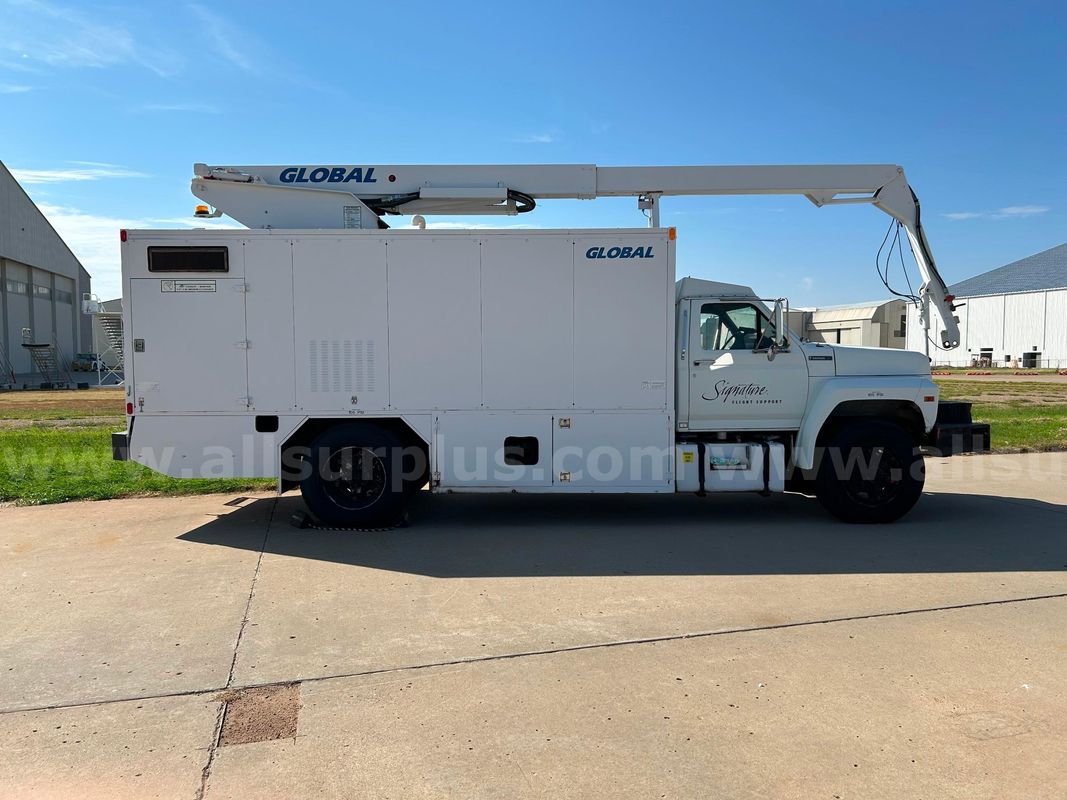 1996 Global Ford F800 Deicer Truck