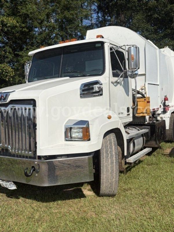 2020 Western Star Garbage Truck 4700