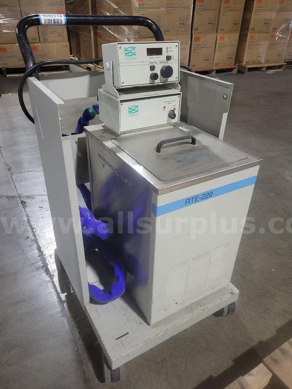 Neslab RTE-220 Recirculating Chiller