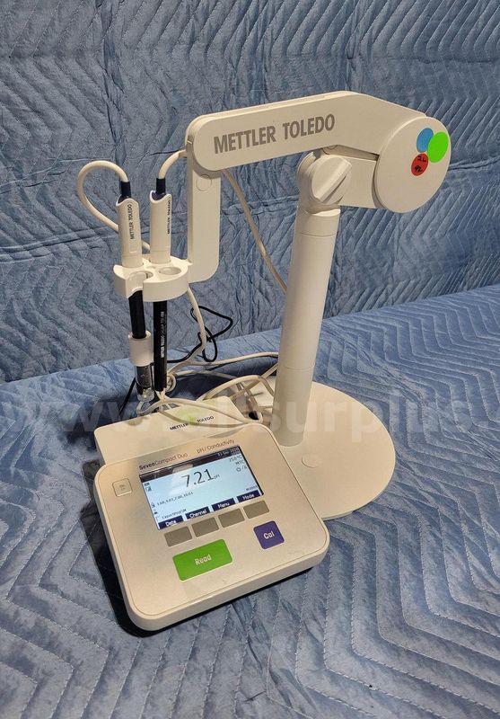 Mettler Toledo SevenCompact Duo pH/Conductivity Meter