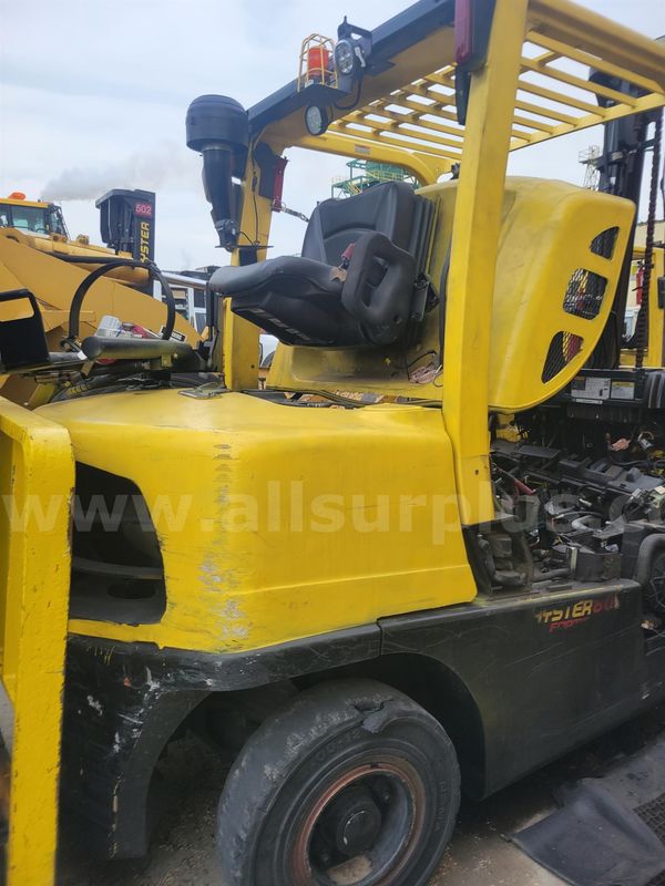 2023 Hyster H80FT Pneumatic Tire Forklift
